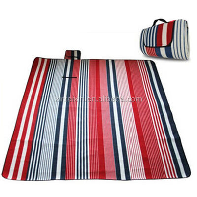 Der Strandmatte des Herstellers Streifen aufgefüllte Picknickmatten-Flanellliegematte faltbare