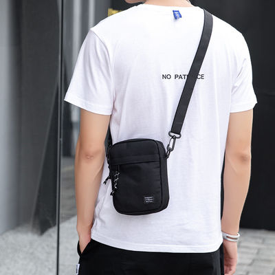 Die Umhängetasche-schwarze Handtaschen-Reise-Geldbörsen-Mini Crossbody Bag Passport Clips der Mode-Männer Geldbeutel-Bügel-Hals-Beutel kleine beweglicher