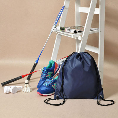 Turnhallen-Speicher-kleidet der Nylonzugschnur-Taschen-Rucksack, der Schuhe reitet, Wäscherei-Wäsche-Reise-Beutel