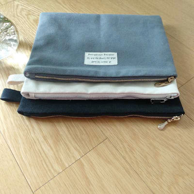 Fertigen Sie schwarzen flachen Segeltuch-Beutel für wiederverwendbare ECO freie kleine Baumwolltasche Ipad besonders an
