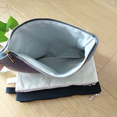 Fertigen Sie schwarzen flachen Segeltuch-Beutel für wiederverwendbare ECO freie kleine Baumwolltasche Ipad besonders an