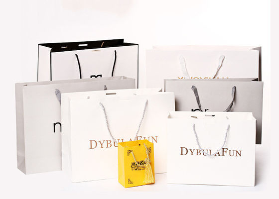 Faltende kundenspezifische Weißbuch-Geschenk-Taschen, Papiereinkaufstaschen mit Griffen